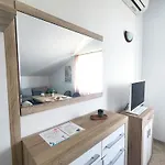 Paris Nečujam