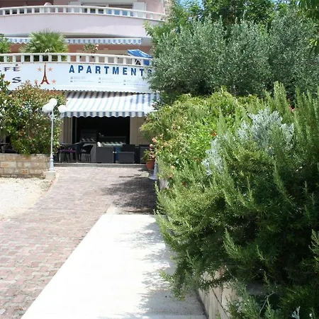 Paris Necujam