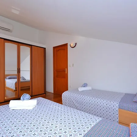 Apartment Paris Necujam