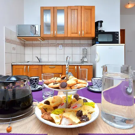 Paris Apartment Necujam