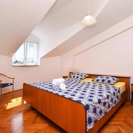 Paris Apartment Necujam